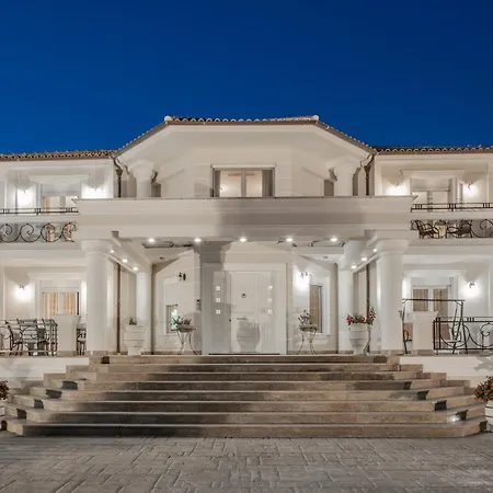 Frido Luxury With Jacuzzi Villa *