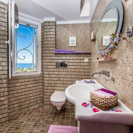 Villa Frido Luxury With Jacuzzi