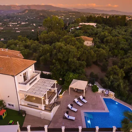 Frido Luxury With Jacuzzi Villa *