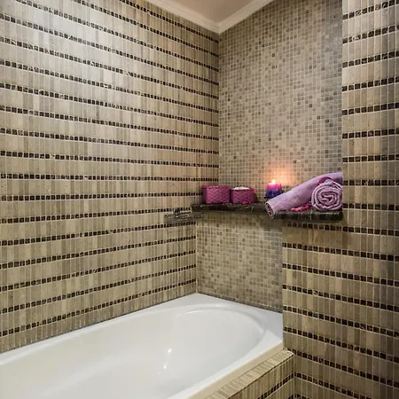 Frido Luxury With Jacuzzi Villa *