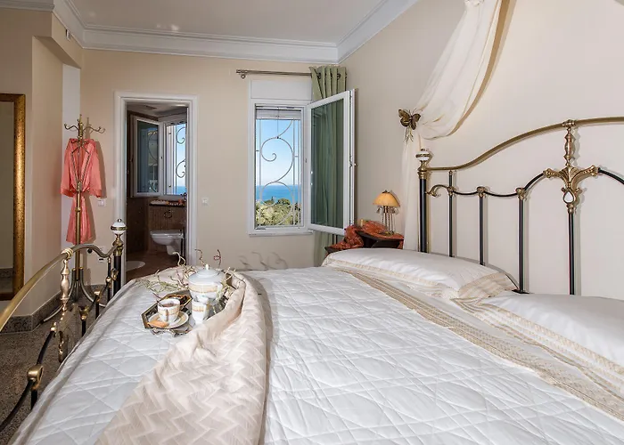 Frido Luxury With Jacuzzi Villa *