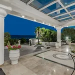 Villa Frido Luxury With Jacuzzi