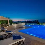 Frido Luxury With Jacuzzi Villa