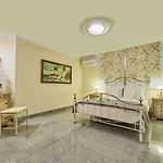 Frido Luxury With Jacuzzi Villa