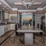 Frido Luxury With Jacuzzi Villa