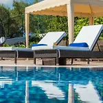 Frido Luxury With Jacuzzi