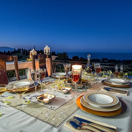 Frido Luxury With Jacuzzi Vilă *