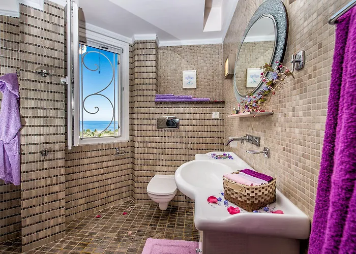 Villa Frido Luxury With Jacuzzi